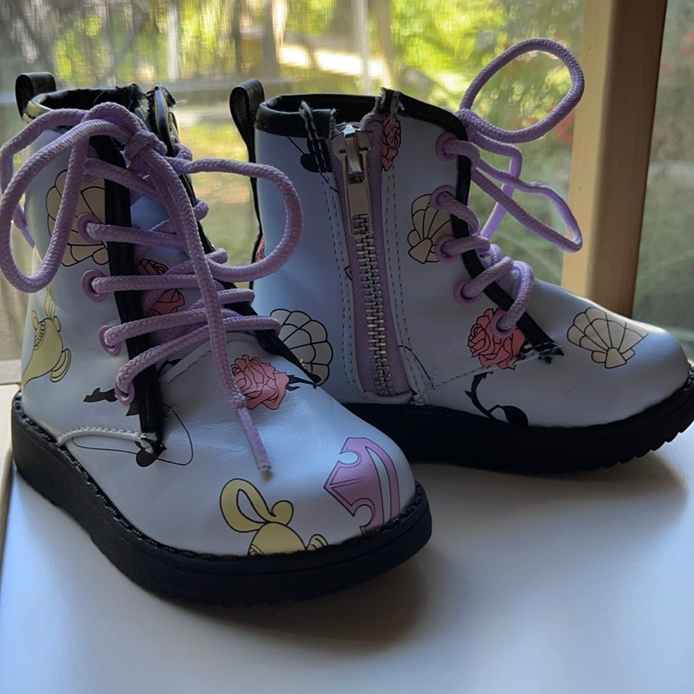 Pre loved Disney s Beauty and the Beast zippered ankle boots